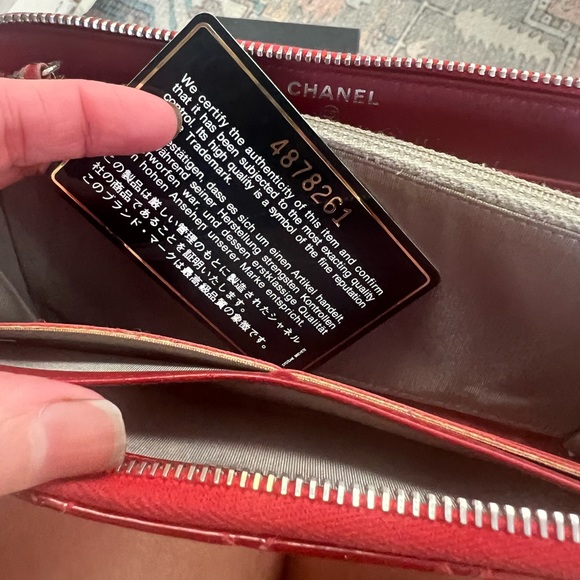 CHANEL Patent Quilted Brilliant
Zip Around Wallet Red - Picture 6 of 11